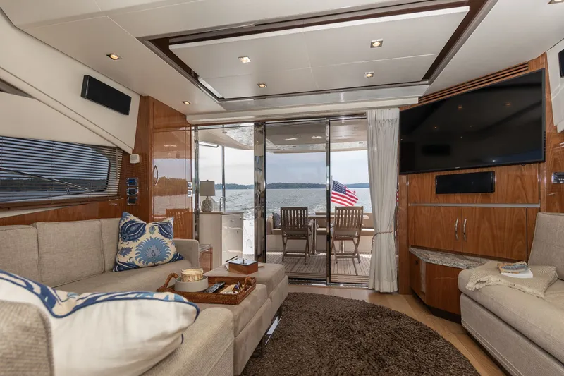 Slide: The Image of Luxurious interior of 2018 Sea Ray L650 Fly yacht. - 19