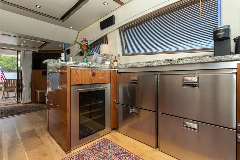 Slide: The Image of Luxurious kitchen on the 2018 Sea Ray L650 Fly yacht. - 22