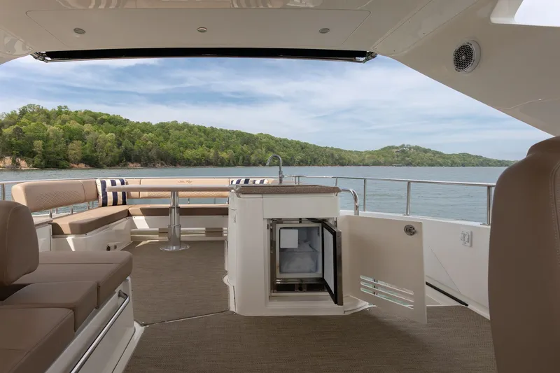 Slide: The Image of Luxurious interior of 2018 Sea Ray L650 Fly yacht. - 30