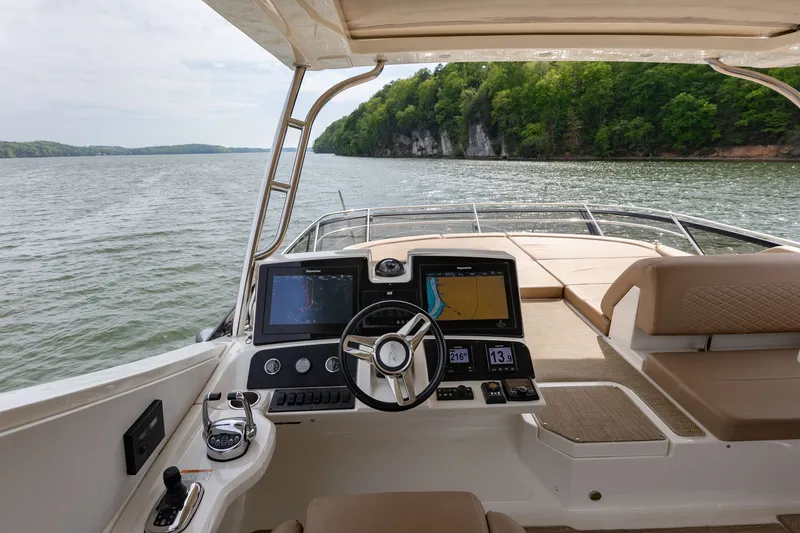 Slide: The Image of Cockpit of 2018 Sea Ray L650 Fly on calm waters. - 33