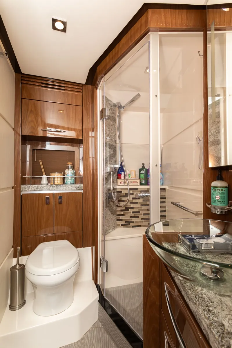 Slide: The Image of Luxurious bathroom on the 2018 Sea Ray L650 Fly yacht. - 49