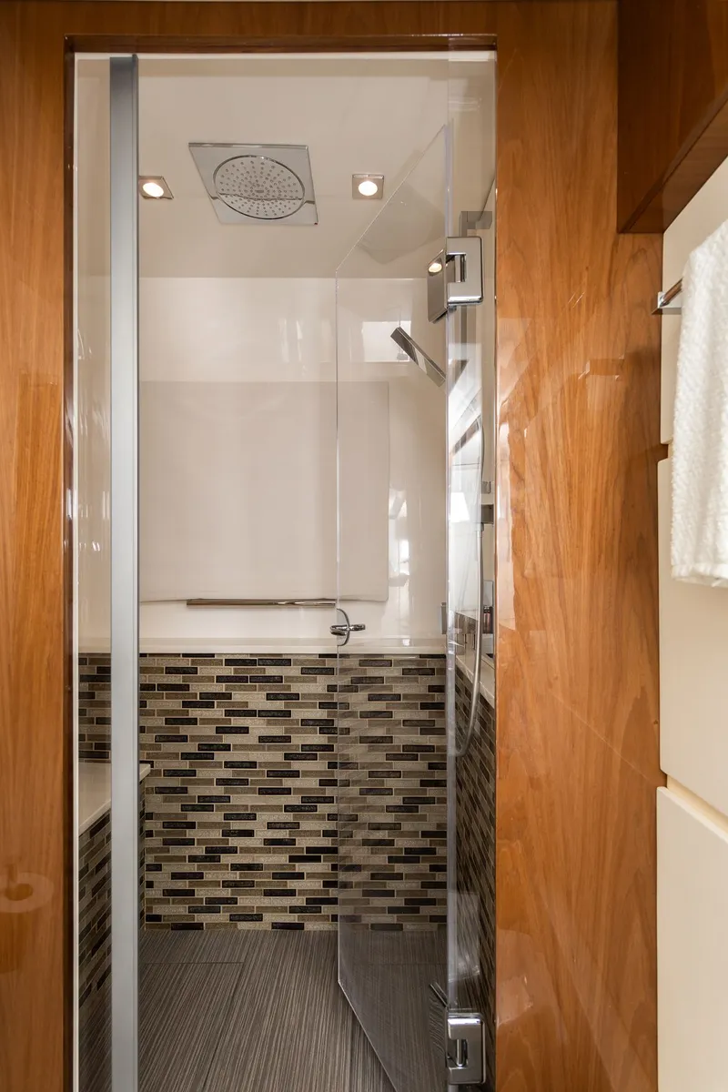 Slide: The Image of Sea Ray L650 Fly 2018 - 57