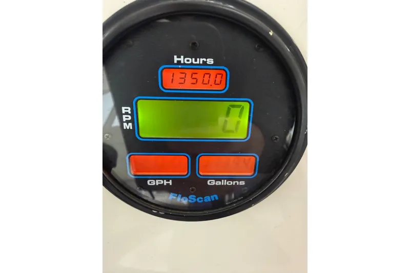 Slide: The Image of FloScan gauge displaying 1350 hours on a 2001 Sea Ray 560 Sedan Bridge. - 47