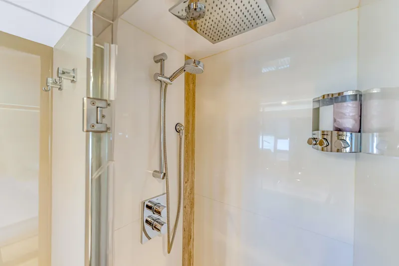 Slide: The Image of Astondoa 80 GLX 2016 - 102