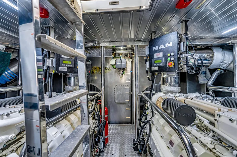 Slide: The Image of Astondoa 80 GLX 2016 - 110