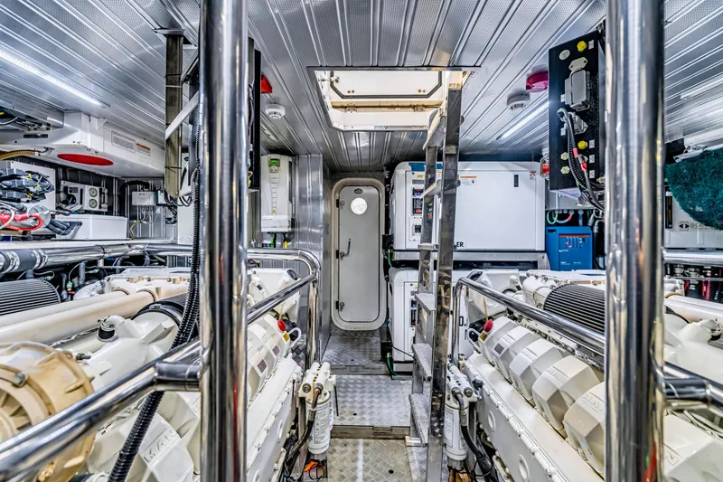 Slide: The Image of Astondoa 80 GLX 2016 - 111