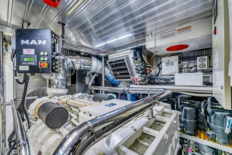 Slide: The Image of Astondoa 80 GLX 2016 - 120