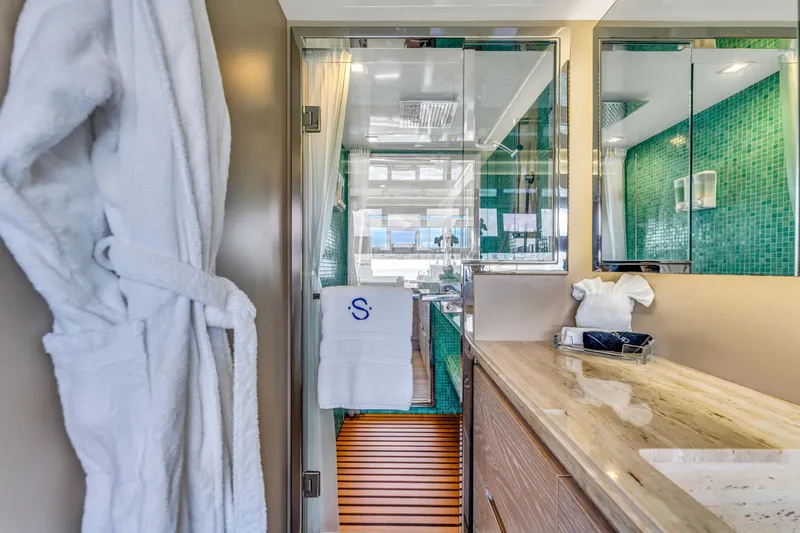 Slide: The Image of Astondoa 80 GLX 2016 - 87