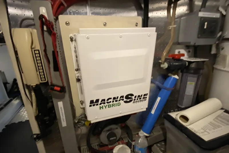 Slide: The Image of Electrical system with MagnaSine Hybrid inverter in Compass 55, year 2000 model. - 105