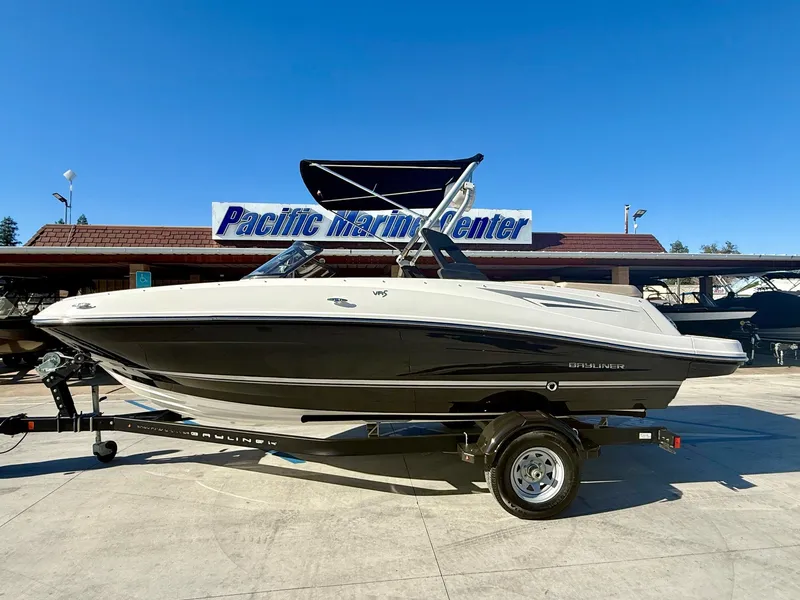 The Image of Bayliner VR5 Bowrider 2016 - 1