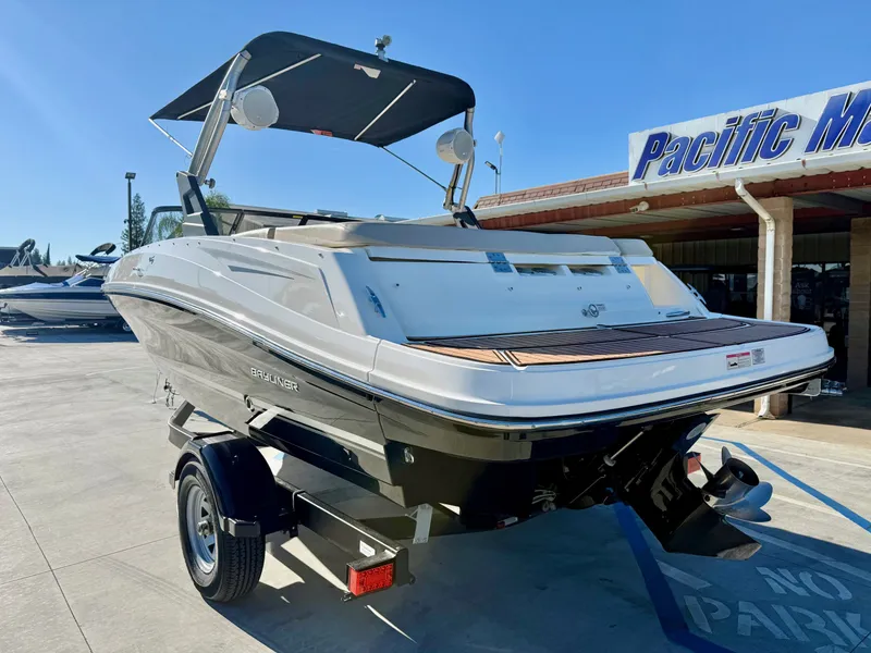 Slide: The Image of Bayliner VR5 Bowrider 2016 - 10