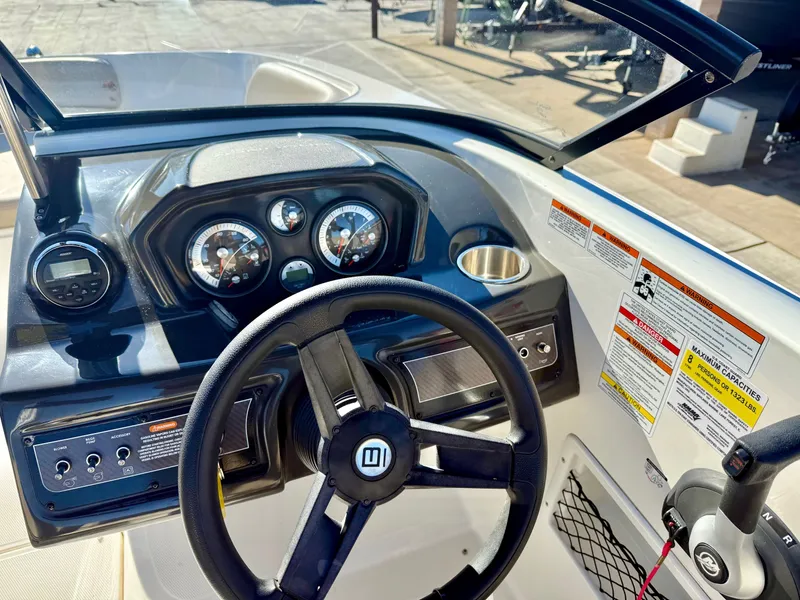 Slide: The Image of Bayliner VR5 Bowrider 2016 - 12