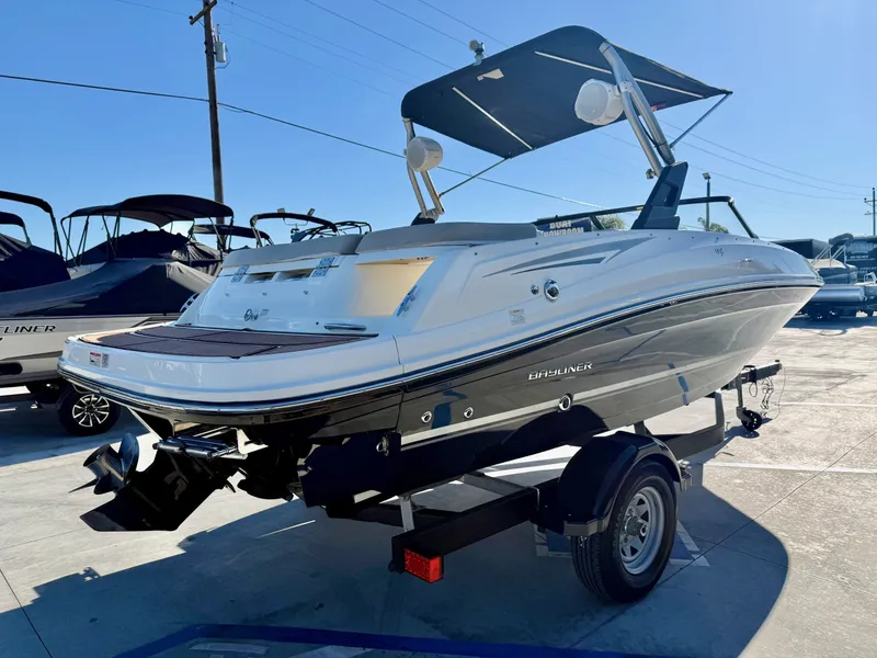 Slide: The Image of Bayliner VR5 Bowrider 2016 - 3