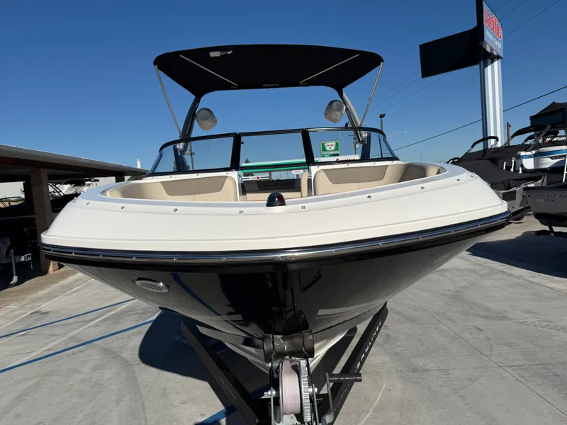 Slide: The Image of Bayliner VR5 Bowrider 2016 - 6