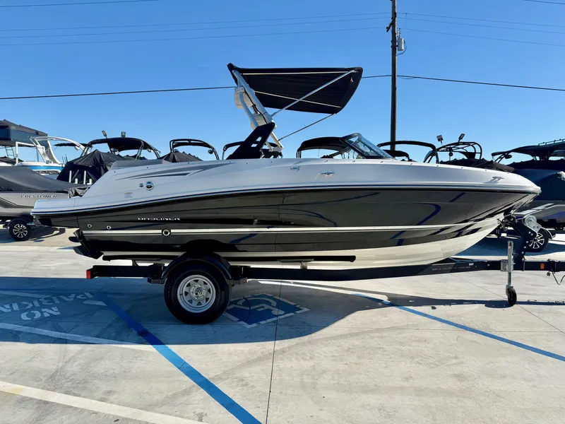 Slide: The Image of Bayliner VR5 Bowrider 2016 - 8