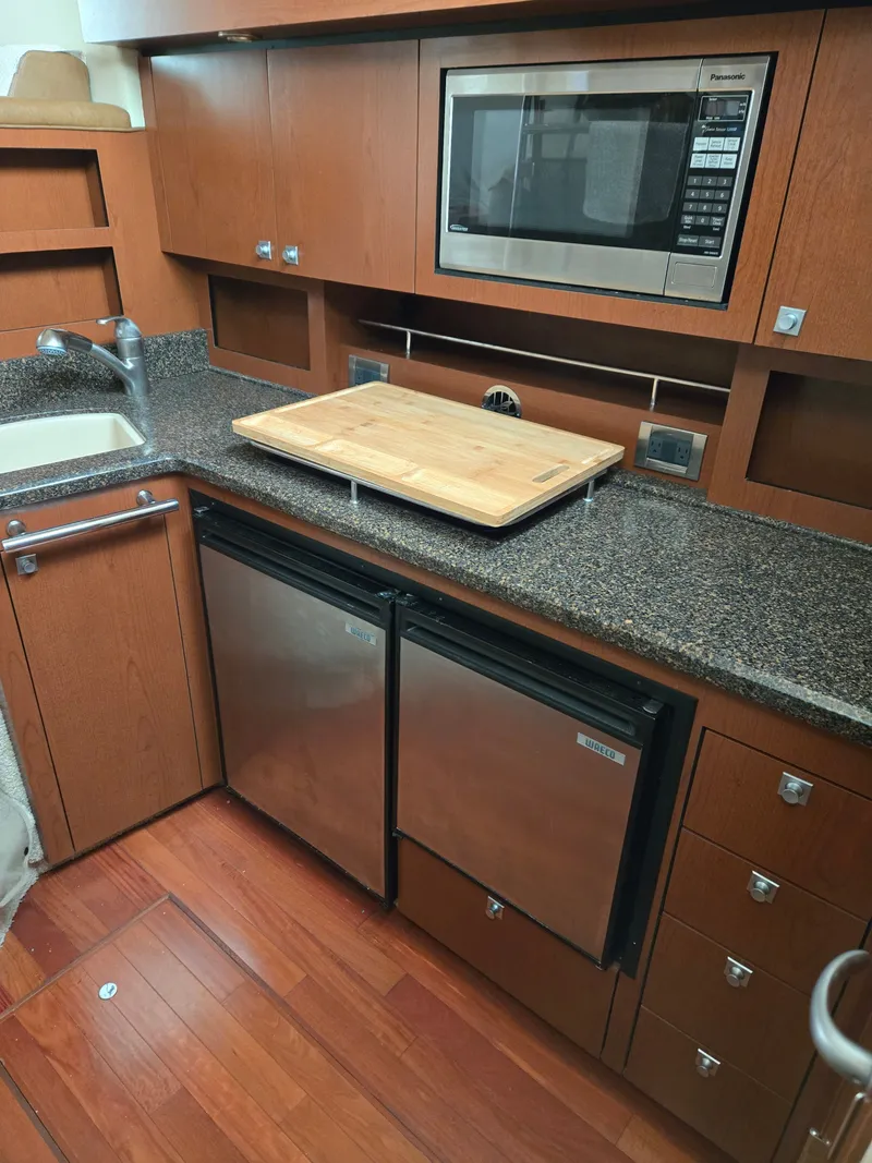 Slide: The Image of Sea Ray 36 Sedan Bridge 2007 - 10