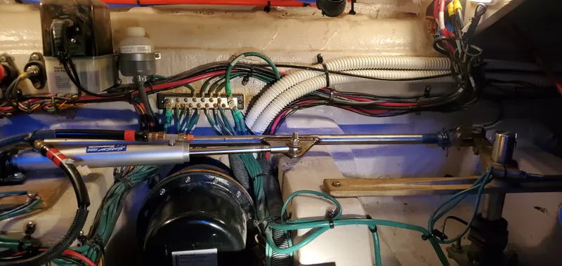 Slide: The Image of Sea Ray 36 Sedan Bridge 2007 - 7