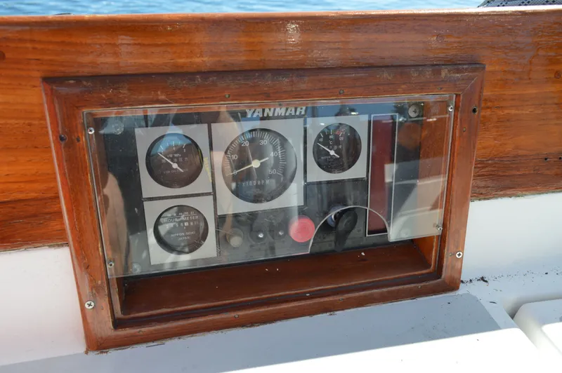 Slide: The Image of Cape Dory Robinhood 36 2001 - 13