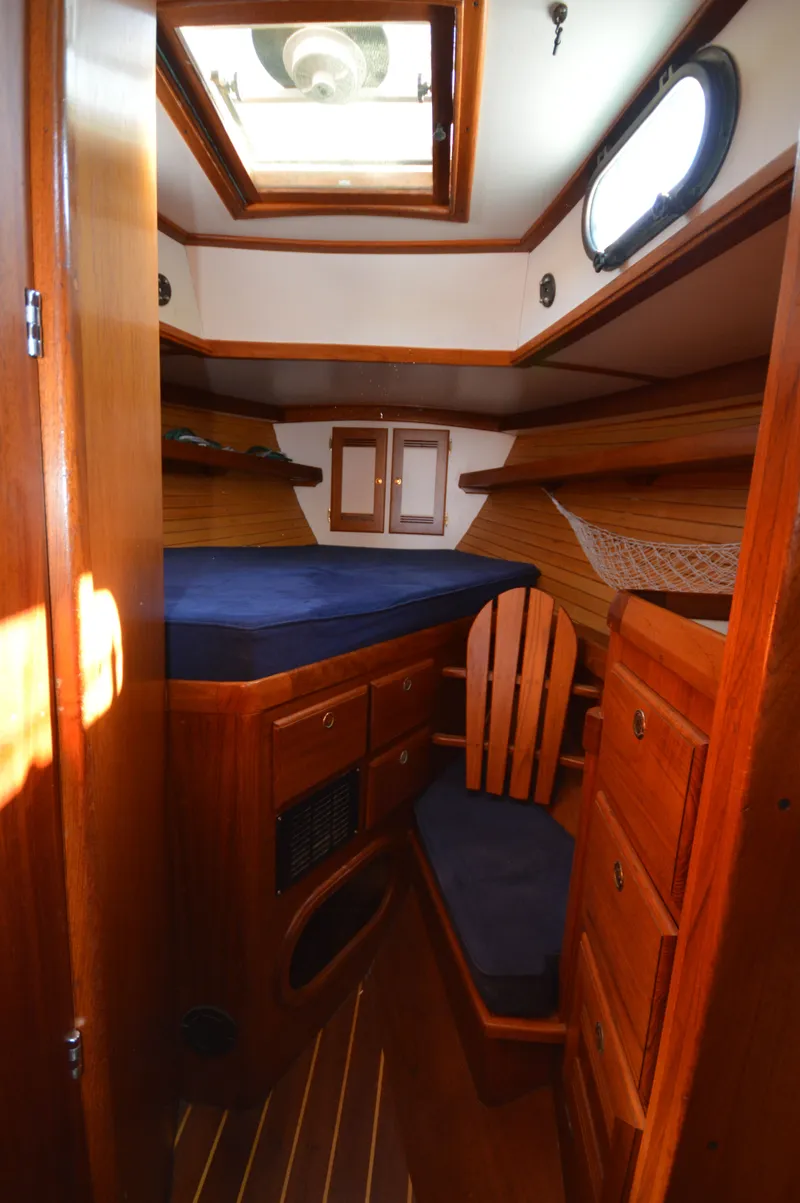 Slide: The Image of Cape Dory Robinhood 36 2001 - 18