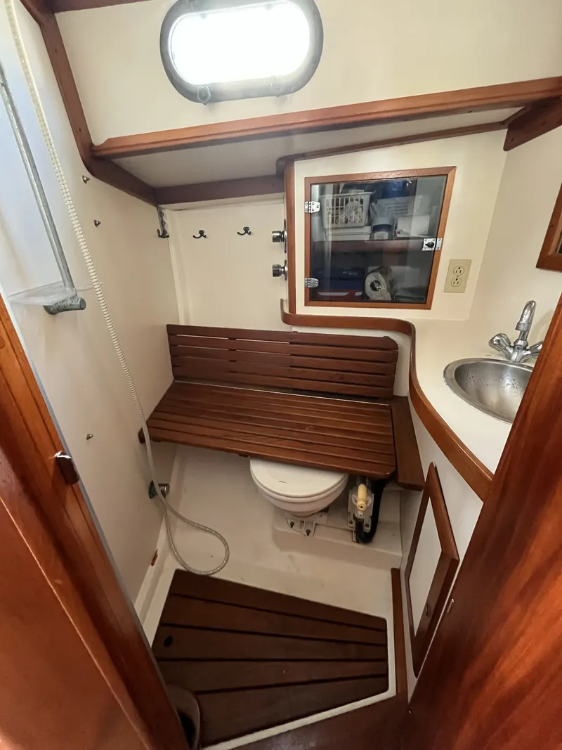 Slide: The Image of Cape Dory Robinhood 36 2001 - 19