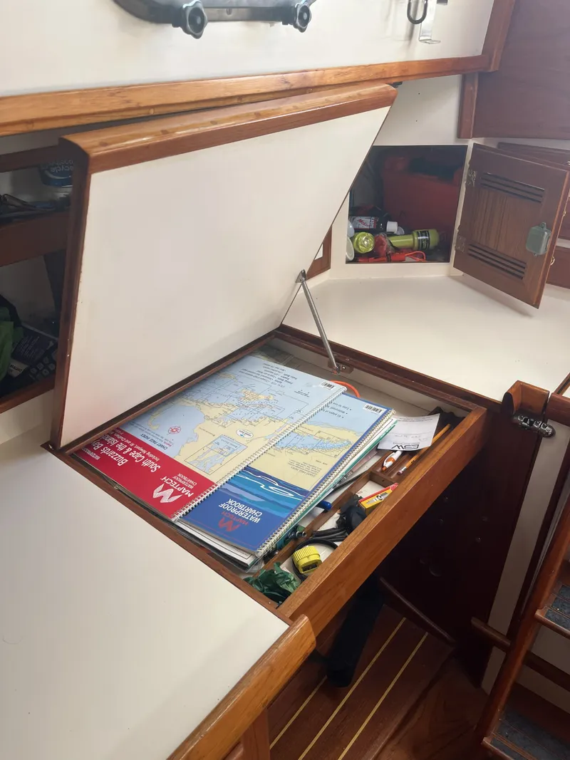 Slide: The Image of Navigation area of Cape Dory Robinhood 36, year 2001. - 22