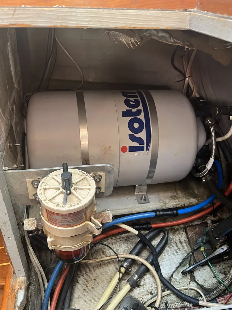 Slide: The Image of Cape Dory Robinhood 36 2001 - 7