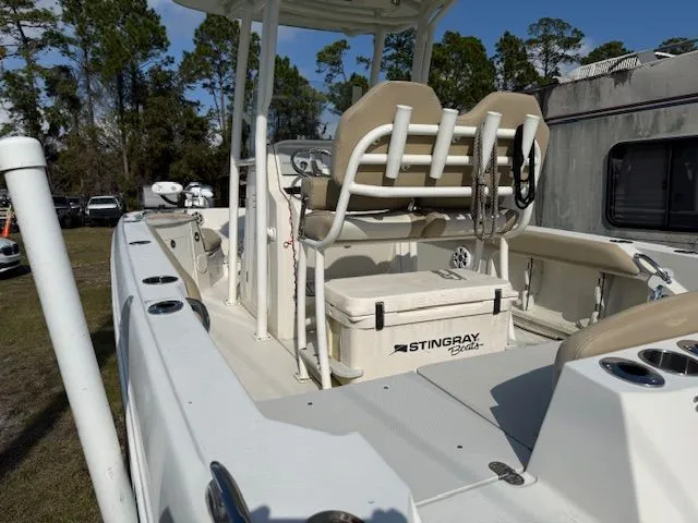 Slide: The Image of Stingray 236 2019 - 2