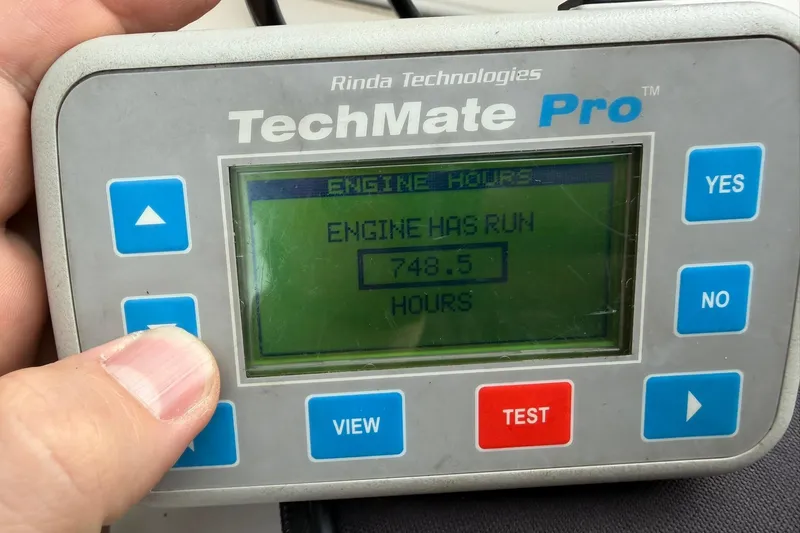 Slide: The Image of TechMate Pro displaying 748.5 engine hours for 2007 Key West 176 Sportsman CC. - 22