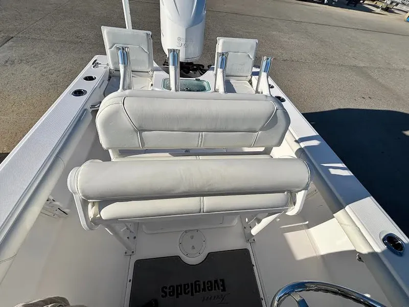 Slide: The Image of Everglades 243 Center Console 2021 - 12