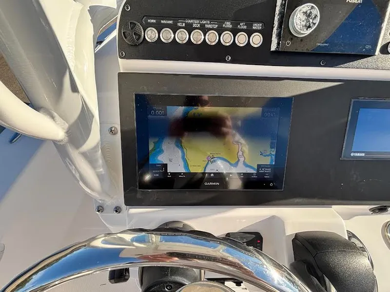 Slide: The Image of Everglades 243 Center Console 2021 - 13