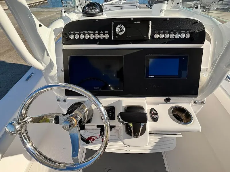 Slide: The Image of Everglades 243 Center Console 2021 - 15