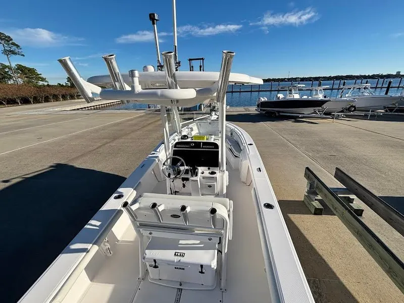 Slide: The Image of Everglades 243 Center Console 2021 - 18