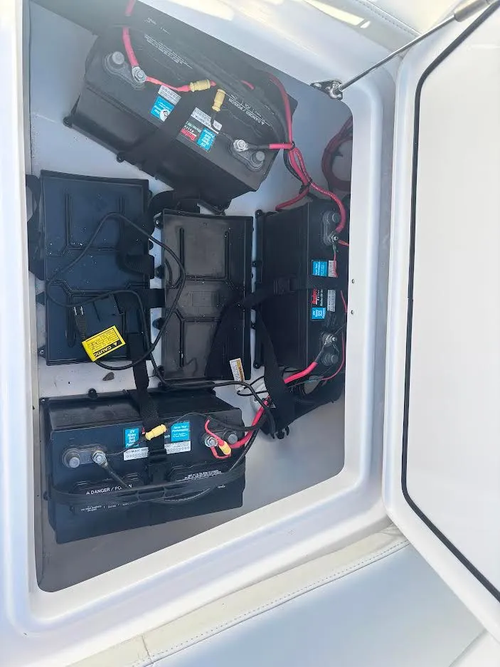 Slide: The Image of Everglades 243 Center Console 2021 - 6