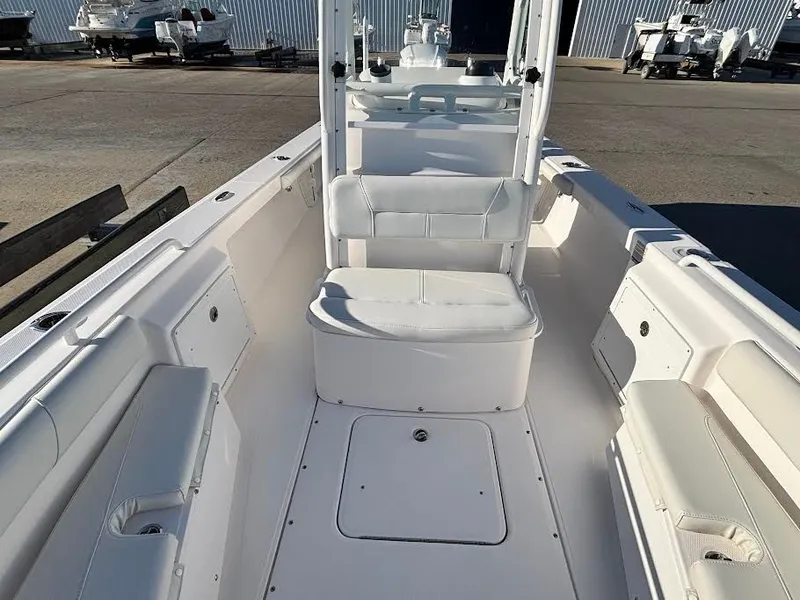 Slide: The Image of Everglades 243 Center Console 2021 - 8