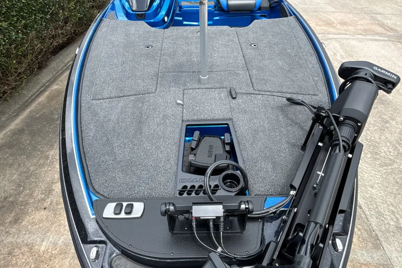 Slide: The Image of The image shows the deck of a Nitro Z19 XL Pro boat with gray carpeting and a Garmin device. - 9