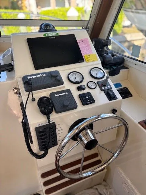 Slide: The Image of Helm console of a 2018 Eastern 27 Islander Hardback boat. - 4