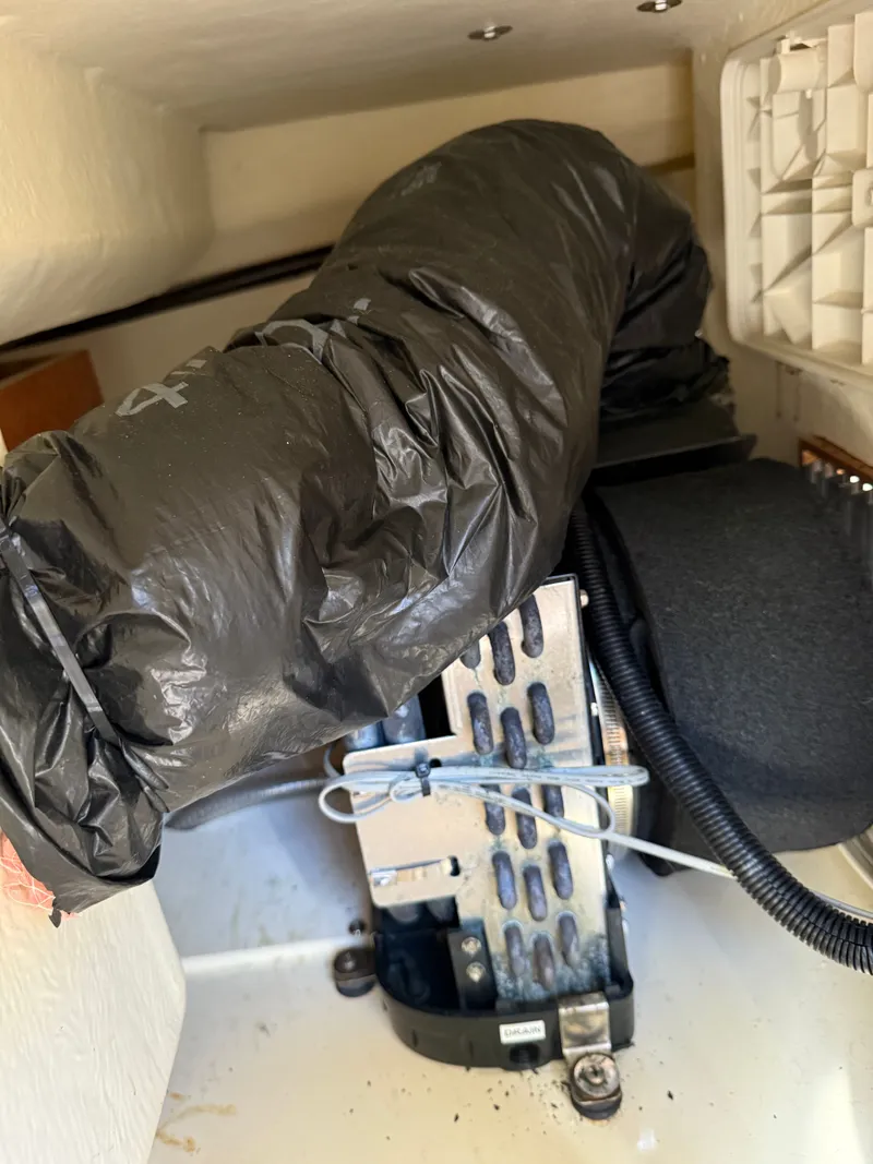 Slide: The Image of Interior of a 2018 Eastern 27 Islander Hardback boat. - 41