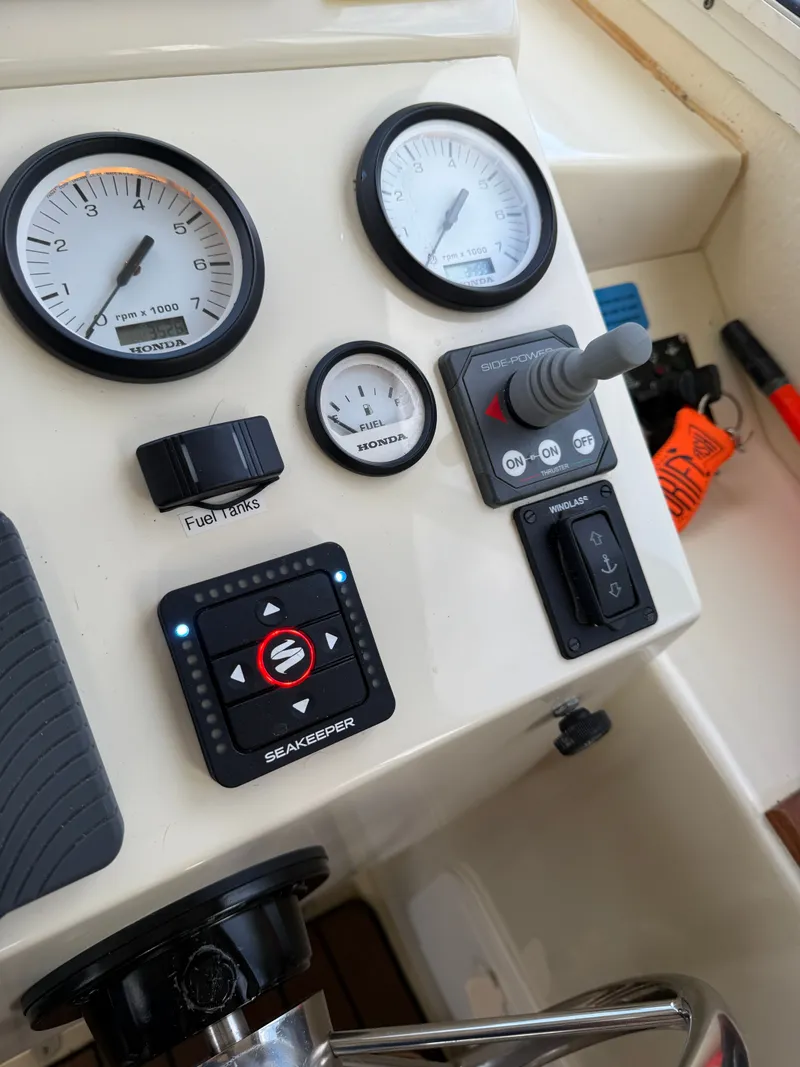 Slide: The Image of Control panel of a 2018 Eastern 27 Islander Hardback boat. - 14
