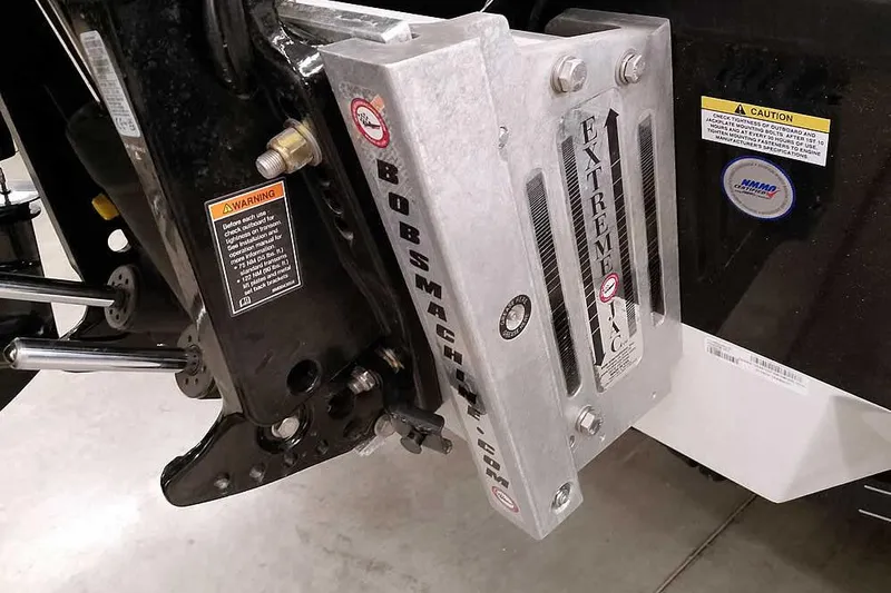 Slide: The Image of Ranger 620xFS Pro 2026 boat motor mount with Extreme Jack plate and warning labels. - 43