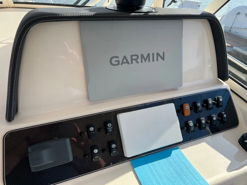 Slide: The Image of Grady-White Marlin 300 2021 - 14