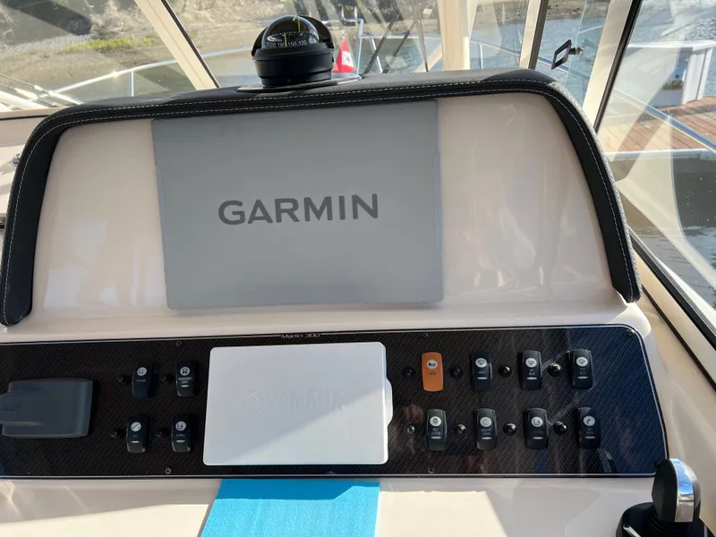 Slide: The Image of Grady-White Marlin 300 2021 - 15