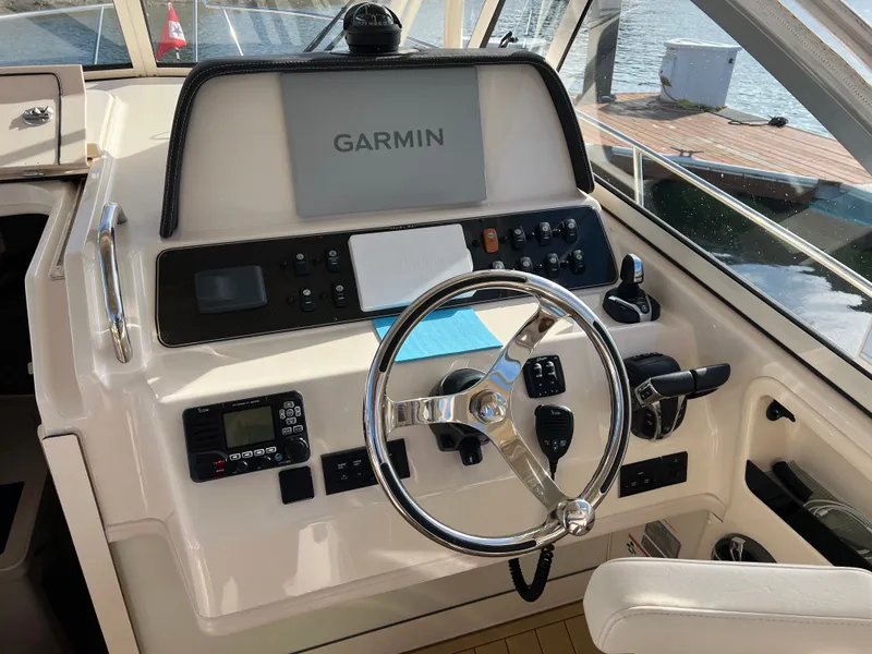 Slide: The Image of Grady-White Marlin 300 2021 - 8