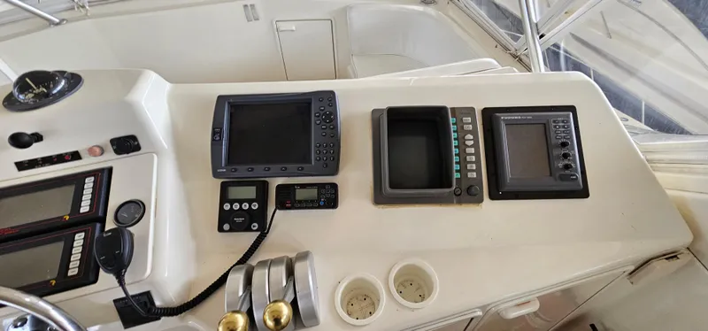 Slide: The Image of Control console of 1997 Ocean Yachts 48 Super Sport. - 19