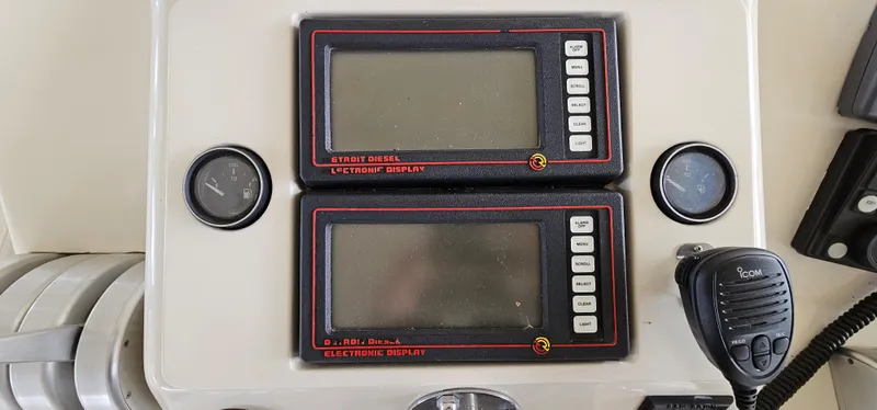 Slide: The Image of Dashboard of a 1997 Ocean Yachts 48 Super Sport. - 20