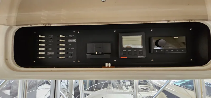 Slide: The Image of Dashboard of Ocean Yachts 48 Super Sport 1997. - 21
