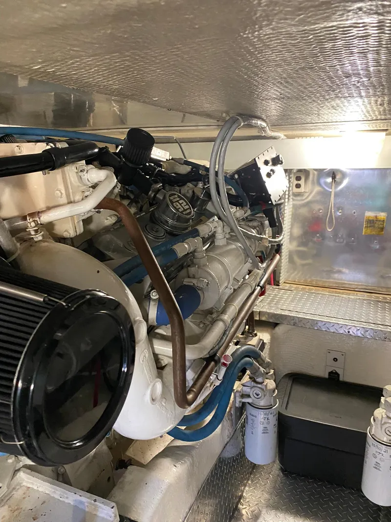 Slide: The Image of Engine room of 1997 Ocean Yachts 48 Super Sport. - 43