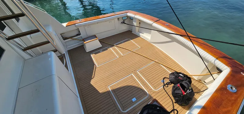 Slide: The Image of Deck of a 1997 Ocean Yachts 48 Super Sport boat. - 7