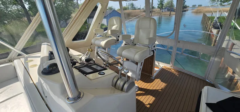 Slide: The Image of Interior of a 1997 Ocean Yachts 48 Super Sport. - 17