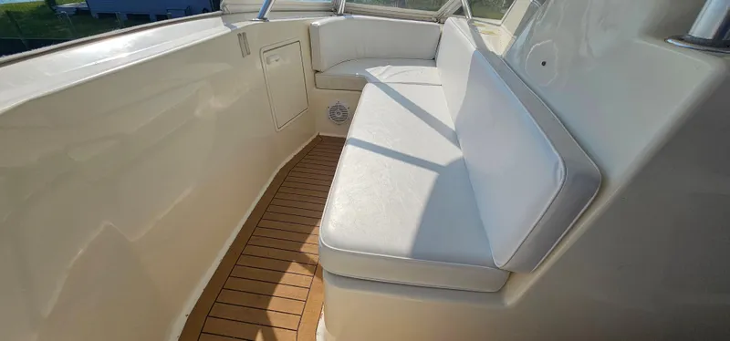 Slide: The Image of Seating area on a 1997 Ocean Yachts 48 Super Sport. - 24