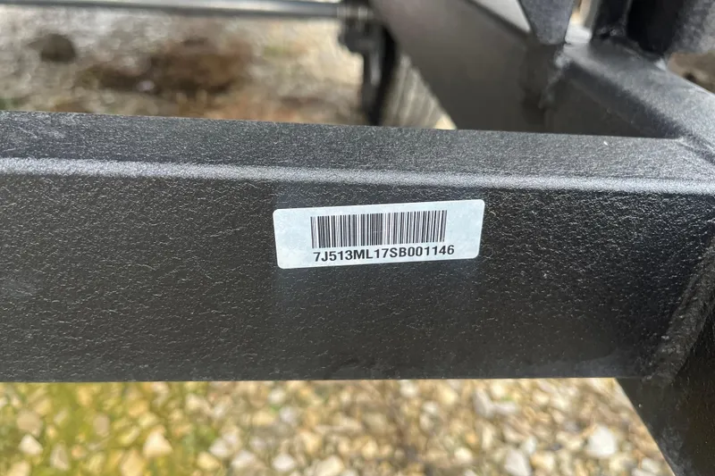 Slide: The Image of Barcode sticker on Sun Tracker Bass Buggy 18 DLX 2025 frame. - 24